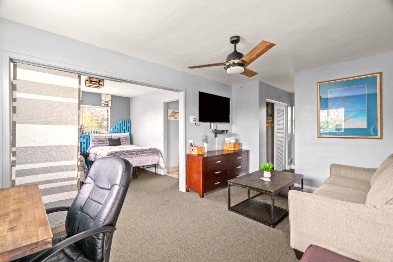 Boutique Beach Retreat St. Pete Beach Exterior photo